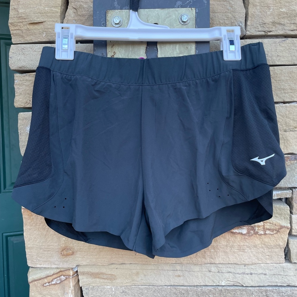 Medium Women’s Mizuno performance running shorts